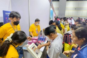 STKC ออกบูธจัดแสดงชิ้นงานชุด ตารางธาตุ ในรูปแบบ AR card สร้า ... Image 92